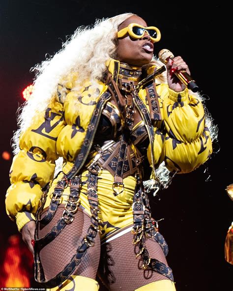 Mary J Blige Flaunts Curves In Very Racy Louis Vuitton Harness During Ny Concert Daily Mail