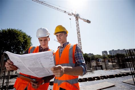 Premium Photo Structural Engineer And Construction Manager Dressed In