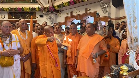 Guru Puja Live Now Srila Gopal Krishna Goswami Youtube