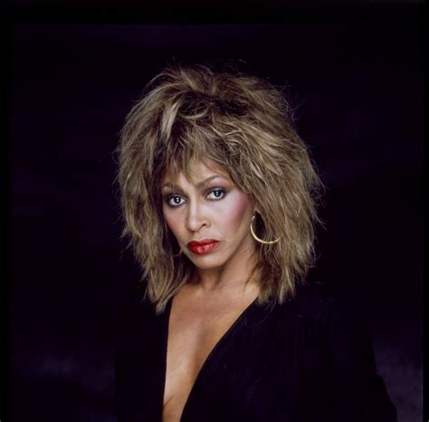 The legendary singer and actress looked happy and healthy in a video message shared with her fans in honor of her milestone birthday on. Tina Turner no universo metal | Metal Hammer Portugal