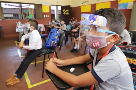 Clases Presenciales En Paraguay Escuelas Públicas Regresan De Manera Progresiva A Las Aulas
