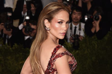 Jennifer Lopez Y Sus Secretos Para Eliminar Las Arrugas En Cuello Y