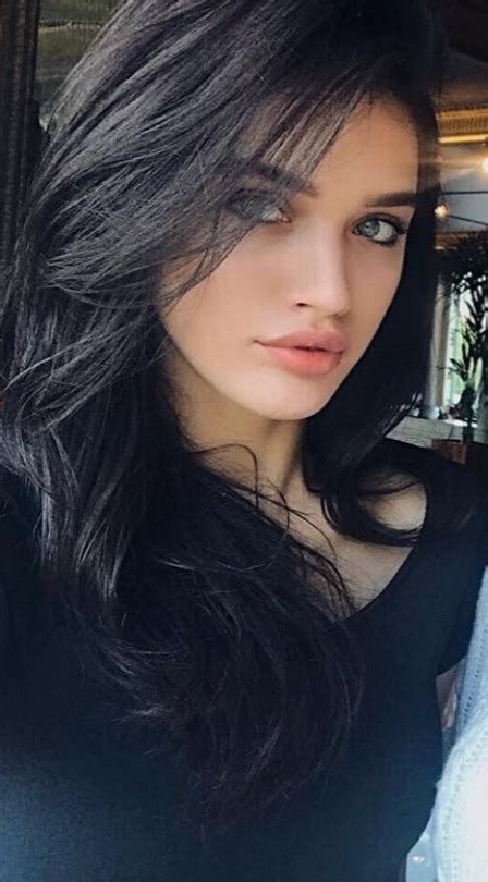 Screenshot ⁨girl Raven Alina Kirchiu⁩ Beautiful Black Hair
