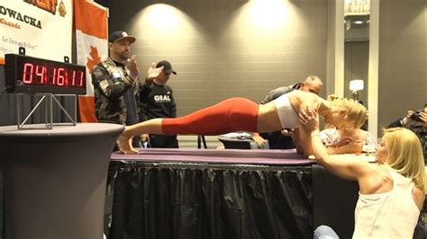 yoga teacher breaks women s world record with 4 hour plank body soul