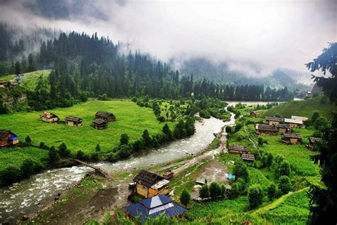 Pakistani Tourists Visit Neelum Valley ~ Dadyal Online