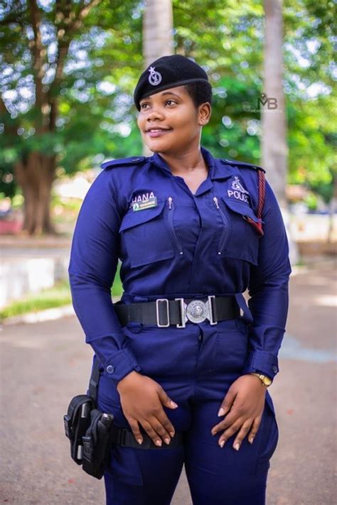 Stunning Photos Of Beautiful Female Ghanaian Police Officer Breaks The