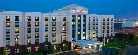 Hôtel SpringHill Suites Newark Liberty International Airport : des