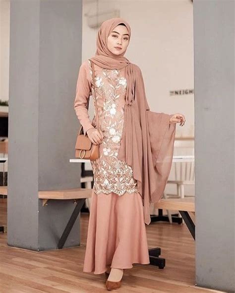 Inspirasi Model Gamis Brokat