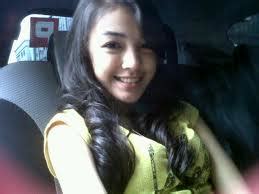 She began her career in the malaysian entertainment industry by hosting a television show and several minor acting roles. * Ain Niami *: 07/02/12