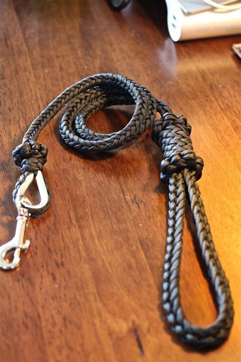 It produces a very comfortable dog leash. Leash work by James at DC Spikes | Paracord, Paracord projects, Bracelet knots
