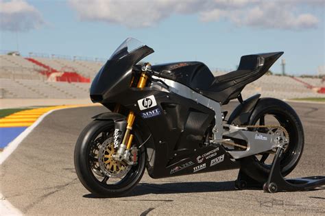 The major differences between the earlier 2m010 and the later 2m013 are in the frame construction. Kalex Moto2 race bike | Motos, Acero, Compras