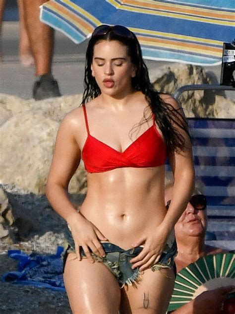 Rosalía presume de cuerpazo en bikini así fue su sorprendente SexiezPix Web Porn