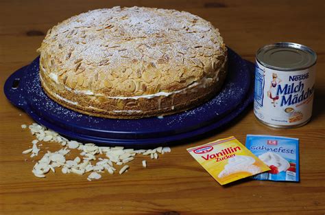 Schmand, mehl, backpulver und milchmädchen hinzufügen und zu einem glatten, geschmeidigen teig verrühren. Saftige Milchmädchen-Sahne-Torte - Rezept - kochbar.de