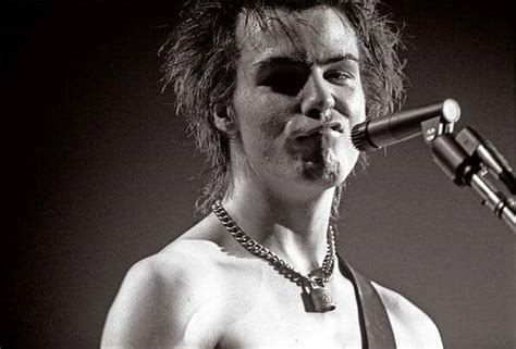 16 Truly Disturbing Moments That Made Punk Rocker Sid Vicious Of The Sex Pistols Live Up To His