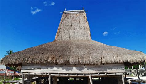 Kumpulan cerita rakyat indonesia ini kami posting untuk anak anak indonesia, karena menurut pakar pendidikan, cerita dapat membantu membentuk kepribadian anak. Wisata Budaya Kampung Adat Praiyawang, Desa Rindi ...