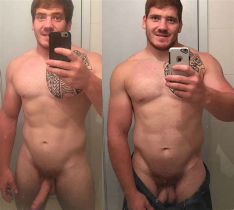 El jugador de rugby Andrés Enrique desnudo frente al espejo Shangay