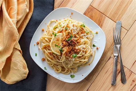 Ricetta Spaghetti Con La Mollica Il Club Delle Ricette