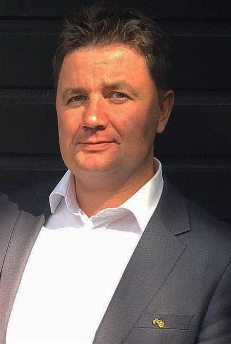 Aker asa er et industrielt investeringsselskap som utøver aktivt eierskap for å skape verdier. Aker Solutions digitaliserer produksjonen - Maskinregisteret