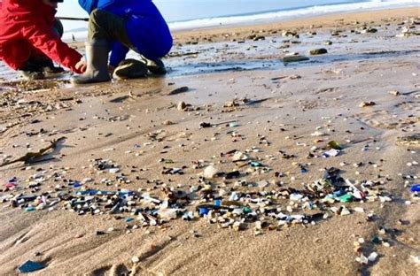 This Mum Picks Up Plastic Litter From Beaches In Cornwall And Turns It