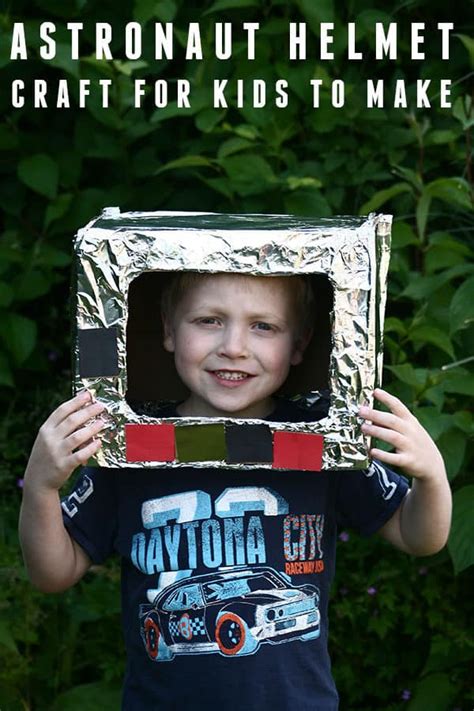 Aquí os traigo el proceso de creación del casco de astronauta que utilicé para este vídeo de maquillaje. Simple Space Themed Craft for Kids to Create an Astronaut Helmet