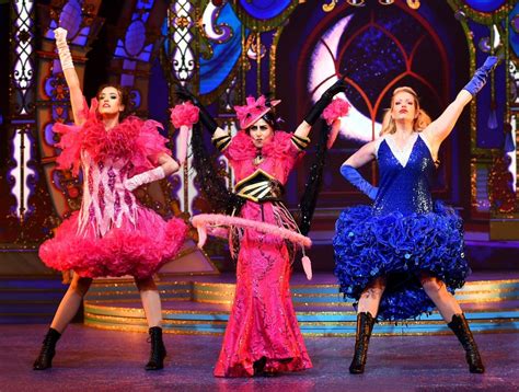 cinderella at the wolverhampton grand is absolutely superb fashionmommy s blog