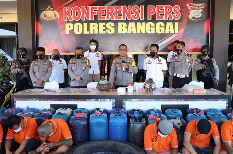 Kapolres Banggai Pimpin Konferensi Pers Akhir Tahun Tindak Pidana