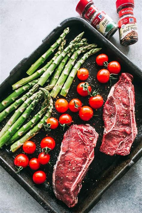 This sheet pan steak dinner is the perfect way to make a satisfying steak dinner with less effort and clean up. Steak and Veggies Sheet Pan Dinner - Perfectly seasoned ...