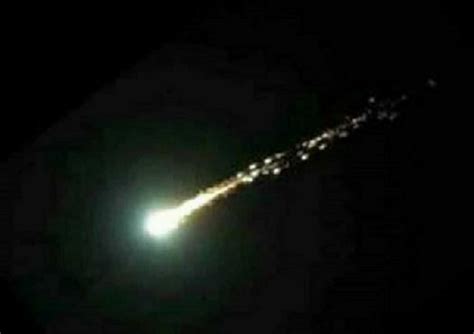 Enorme Meteorite è Caduto Poco Fa Intenso Bagliore Illumina La Notte