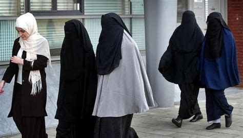 dutch ban on burqas in public places takes effect