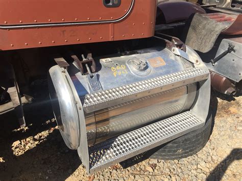 To supply the fuel to engine continual so that engine can not cutoff on way. 2009 Peterbilt 384 (Stock #SV-7-5) | Fuel Tanks | TPI