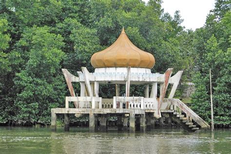 Menyusuri Keindahan Perairan Sungai Brunei Penuh Sejarah Media