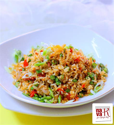 =1 ulas bawang merah (cincang lumat) =2 ulas bawang putih (cincang lumat) =2 tangkai sayur sawi. nava-k: Nasi Goreng Belacan Ikan Bilis (Shrimp Paste ...