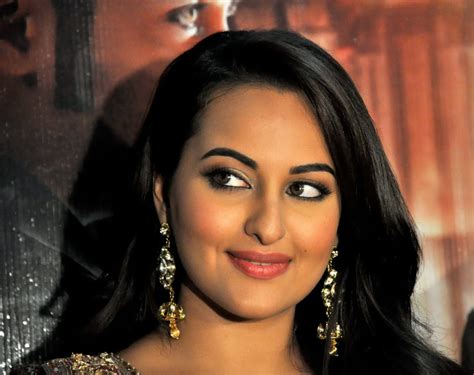 Sonakshi Sinha Hot Hd Wallpapers High Resolution Pictures