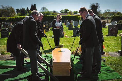 What happens at a Celebrant-led funeral? - The Celebrant Directory