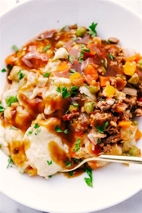 That saucy, deeply flavourful filling, that creamy potato topping, and that awesome golden cheese crust.… while shepherd's pie is. Easy Slow Cooker Shepherd's Pie Recipe | The Food Cafe ...