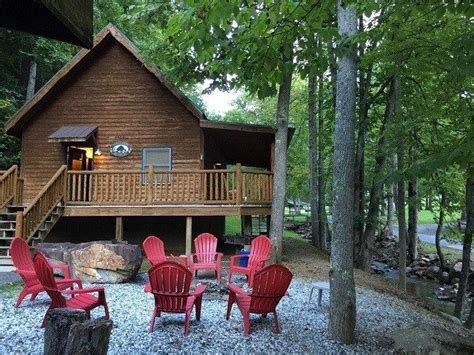 Two of our three cabins are made from lumber reclaimed from old barns in the smokies and are decorated with antiques; Lands Creek Log Cabins Bryson NC, lands creek log cabins ...