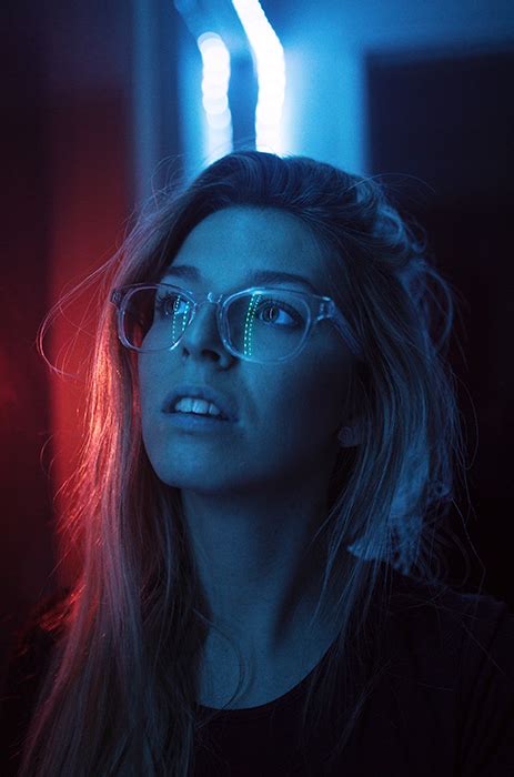 3 Fun And Easy Ways To Take Neon Photography Portraits