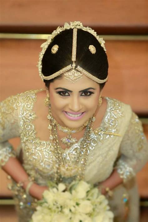 Pin By Yashodara R On Kandyan Brides Bride Wedding Wear Sri Lankan Bride