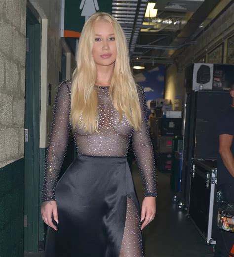 Iggy Azalea Very Disappointed With Record Label S Release Plan For