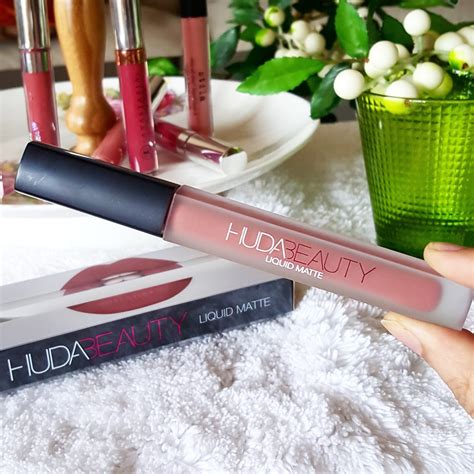 Ridzi Makeup Huda Beauty Liquid Matte Lipstick Bombshell Review