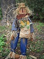 20+ Fabulous Garden Scarecrow Ideas