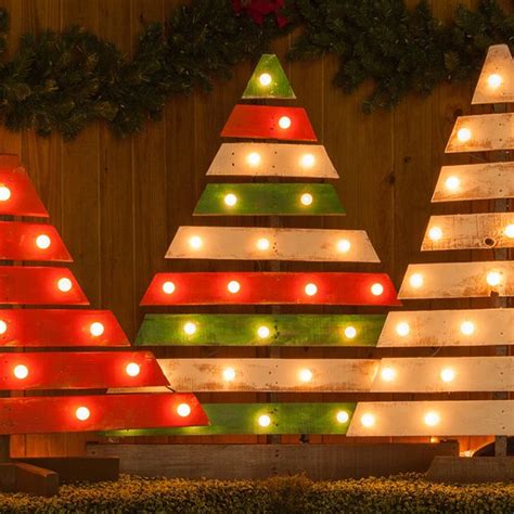 20 Wooden Outdoor Christmas Decorations Ideas Hmdcrtn