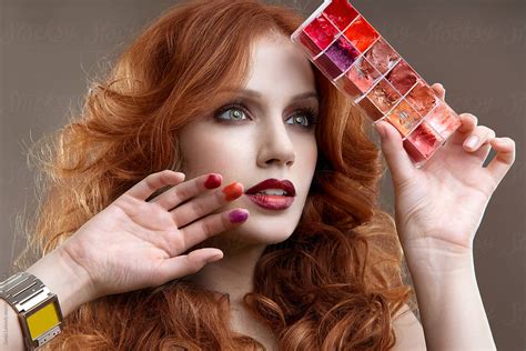 Ver Red Palette Beauty Del Colaborador De Stocksy Sonja Lekovic