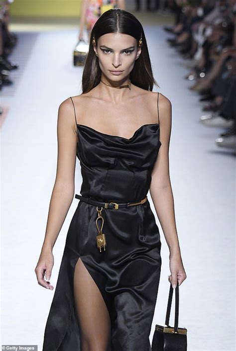 Emily Ratajkowski Oozes Glamour At Versace Mfw Show Fashion Womens Fashion Blazer Short