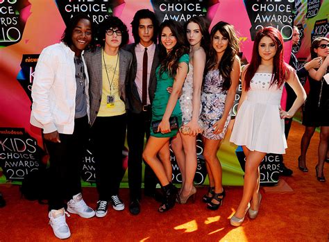 Is Ariana Grande Friends With The Cast Of Victorious Heres What