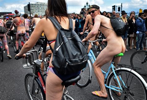 Megmagyar Zni Az Sz L World Naked Bike Ride London Kem Ny Goneryl