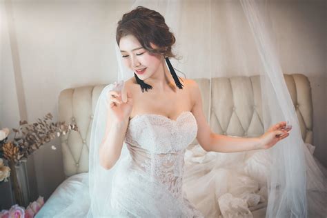 Wallpaper Gaun Putih Rambut Hitam Asia Wanita Di Dalam Ruangan Model 2047x1365