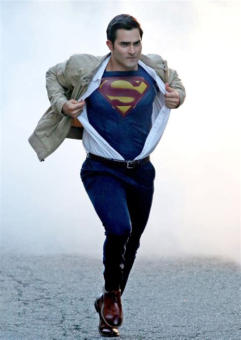 Lihat Aksi Tyler Hoechlin Sebagai Superman Di Lokasi Shooting Supergirl