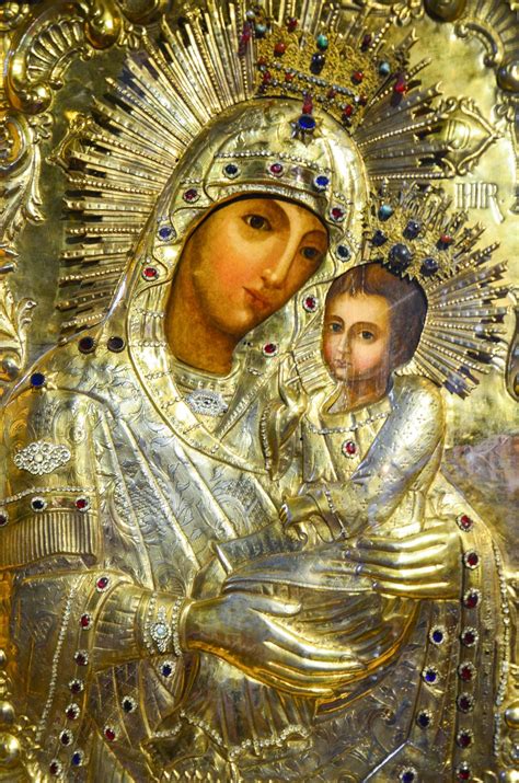 O icoană făcătoare de minuni plânge în biserica de la grătie. Icoana Maicii Domnului de la Mănăstirea Durau | Mănăstirea ...