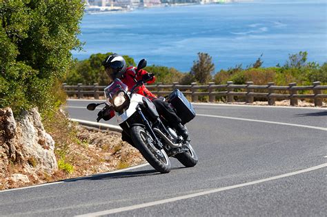 Because the 2012 g650gs sertao is nothing less than a reactivation of the popular f650gs dakar. BMW G 650 GS - 2011, 2012 - autoevolution